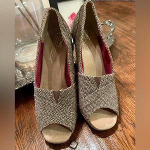 TOMS ladies wedges